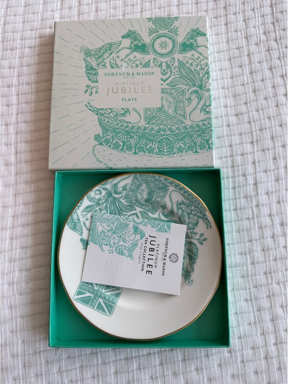 Fortnum & Mason Queen Elizabeth II Platinum Jubilee Commemorative Plate - Picture 2 of 6